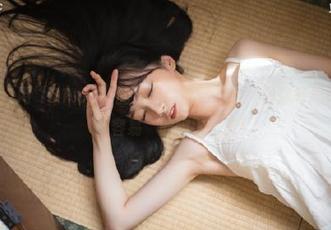 用“51.cg”的资源给自己充电,保你每周都能有个‘不容易’的幽默时光!