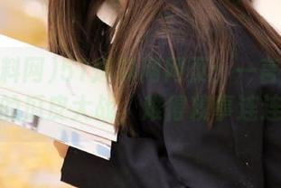 51爆料网网页：一言不合就掀起的瓜皮大战，难得糗事连连看！