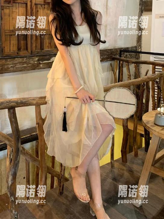 “51爆料网”入口前的犹豫，哦，还是耳边的小八卦更吸引我，禁不住想了解