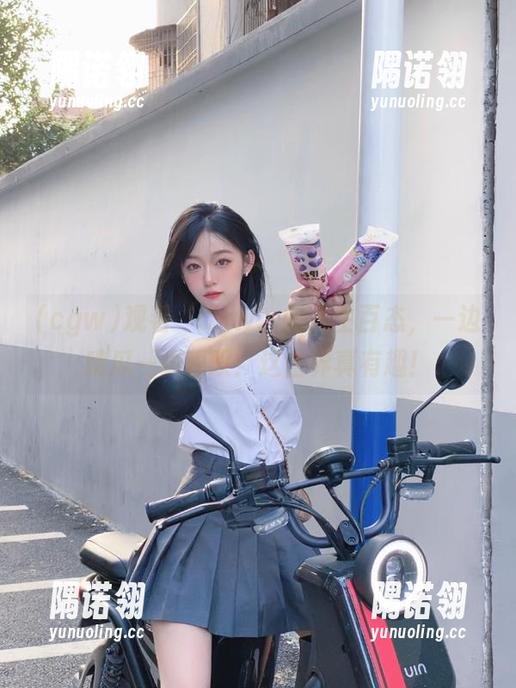 观看‘Cgw’的人生百态，一边啃瓜一边感叹：这世界真有趣！