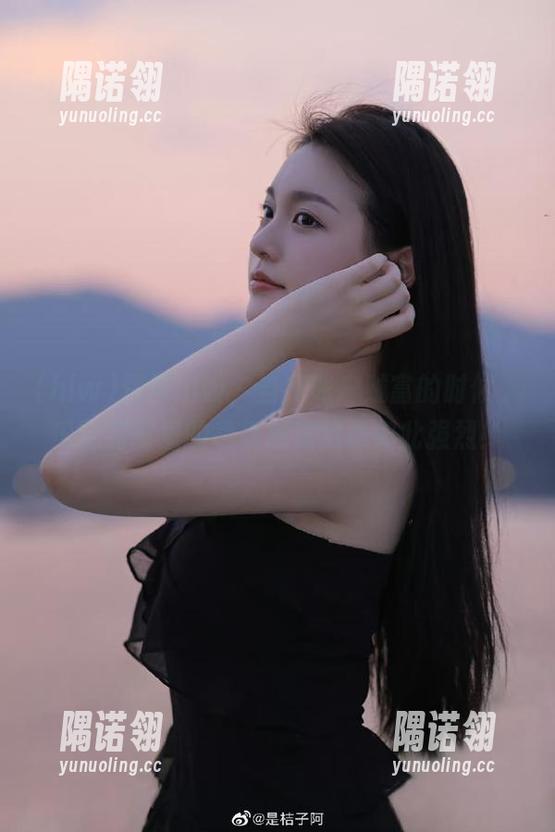 登录hlw，当我账户贼富的时候，瓜吃到嘴里的幸福感竟然是如此强烈！