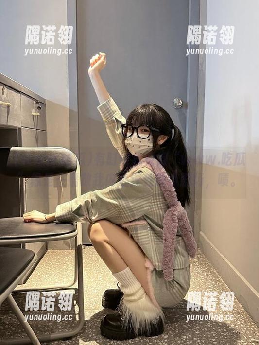 有时候我觉得“www.吃瓜”像是在播放我内心深处的小剧场，啧。
