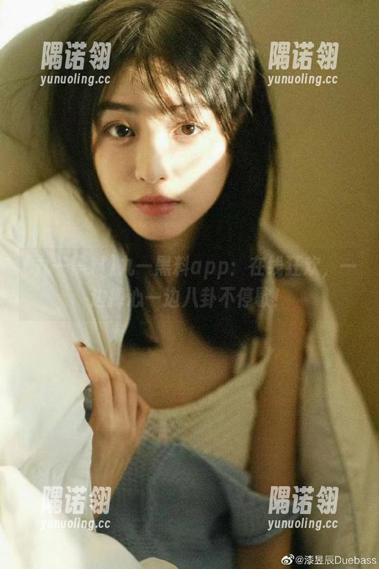 九一黑料app：在线狂欢，一边捧心一边八卦不停歇！