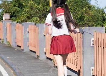 草坪上的五一吃瓜安卓免费版，吃瓜还能体验优质服务！