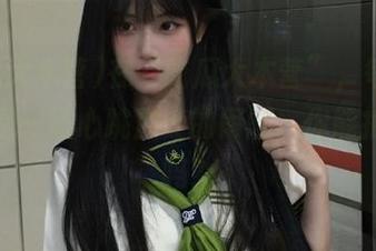 在“吃瓜大本营”，每次收藏都是一场心跳加速的闹剧，你能抵挡住吗？