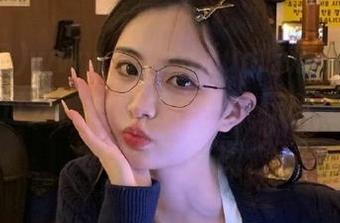 www.51cg.fun吃瓜网的视频发的太过分，总感觉在三次元和二次元的边缘疯狂试探。