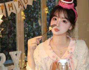 刚刚屏幕一亮，登录“我要吃瓜51”，我就跟着翻船了…