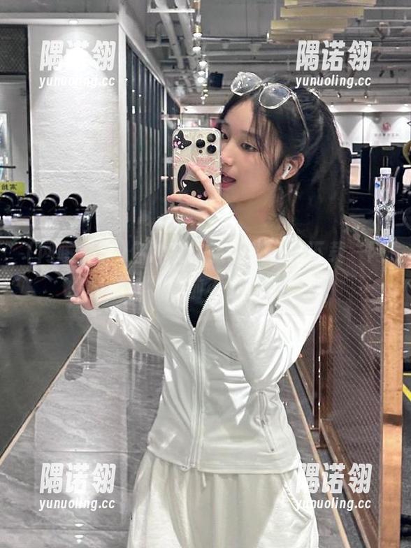 你冲我这张嘴来，没下载“网曝黑料”之前不允许说话！