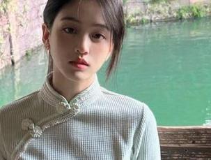 首页刷到黑料不打烊的下载，突然觉得手机也该来点刺激的，嘿嘿