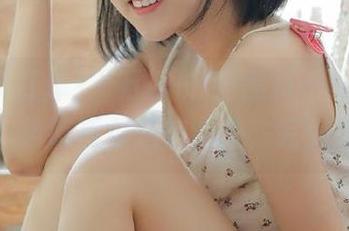 “万篇长征-黑料不打烊”的视频，边吃西瓜边追八卦，完美组合！