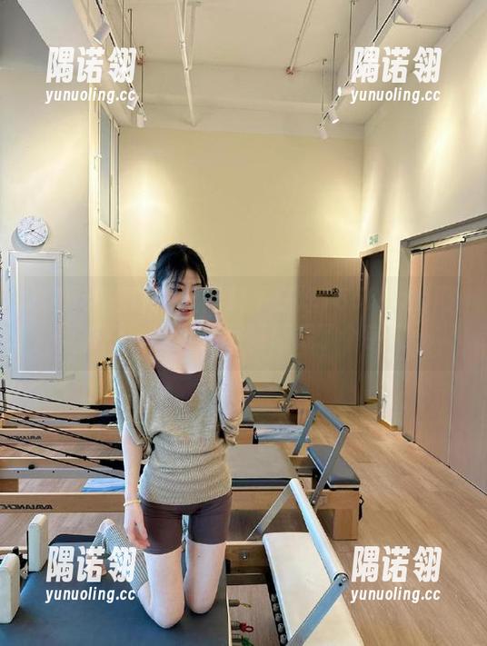 被黑料不打烊155fun的网页吸引，网址里面好像藏了个宇宙…