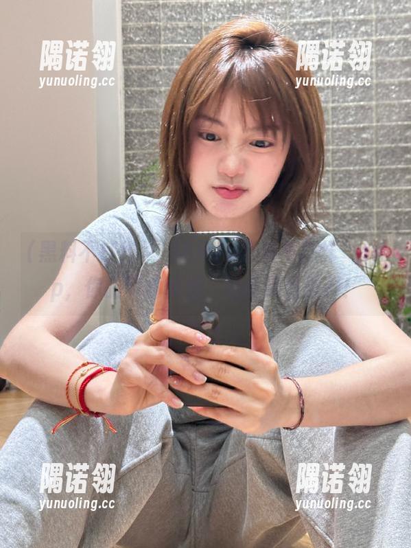 “166.fu黑料不打烊”app，你的零食伴侣，边吃边看黑料！