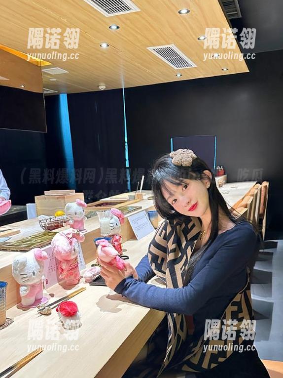 黑料爆料网的ios版：吃瓜群众的午夜八卦狂欢